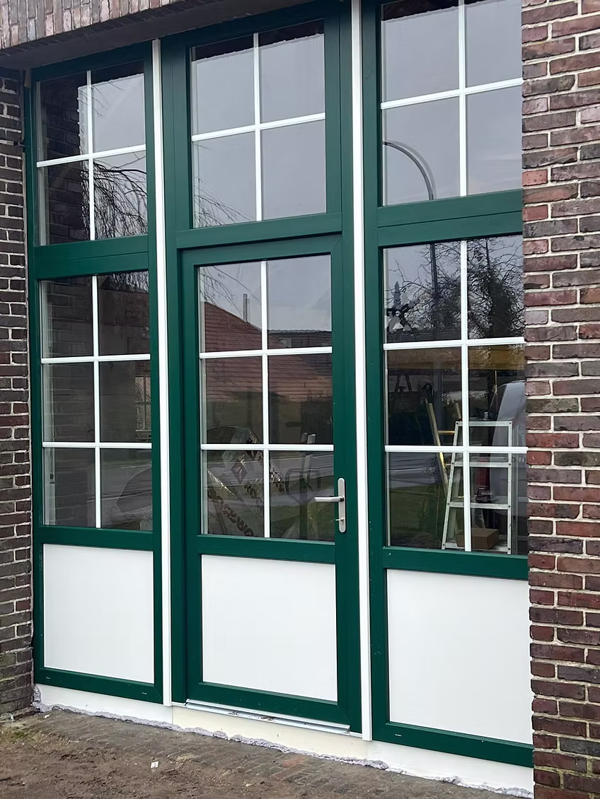 Haustür mit Seitenteil in Weiß